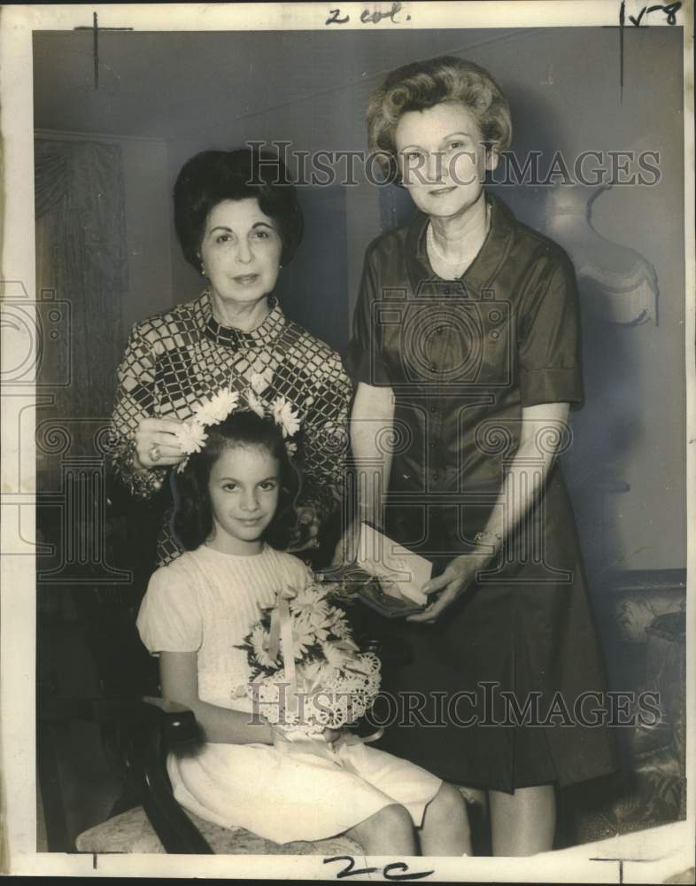 Load image into Gallery viewer, 1969 Press Photo Mrs. Vincent Russo, Opti-Mrs. Club president and company
