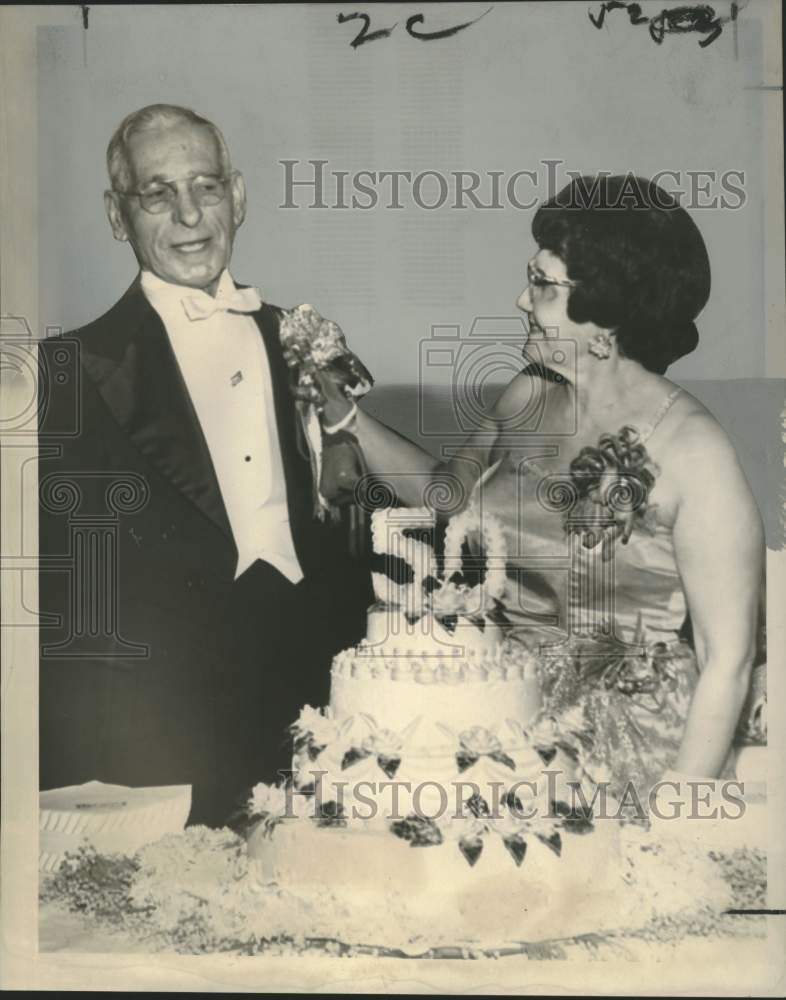 Load image into Gallery viewer, 1963 Press Photo Mr. and Mrs. Martin Paul celebrate their 50th anniversary.
