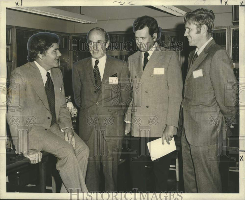 Load image into Gallery viewer, 1972 Press Photo Dr. Gilbert McMahon and Musser-Burch Society members meet in LA
