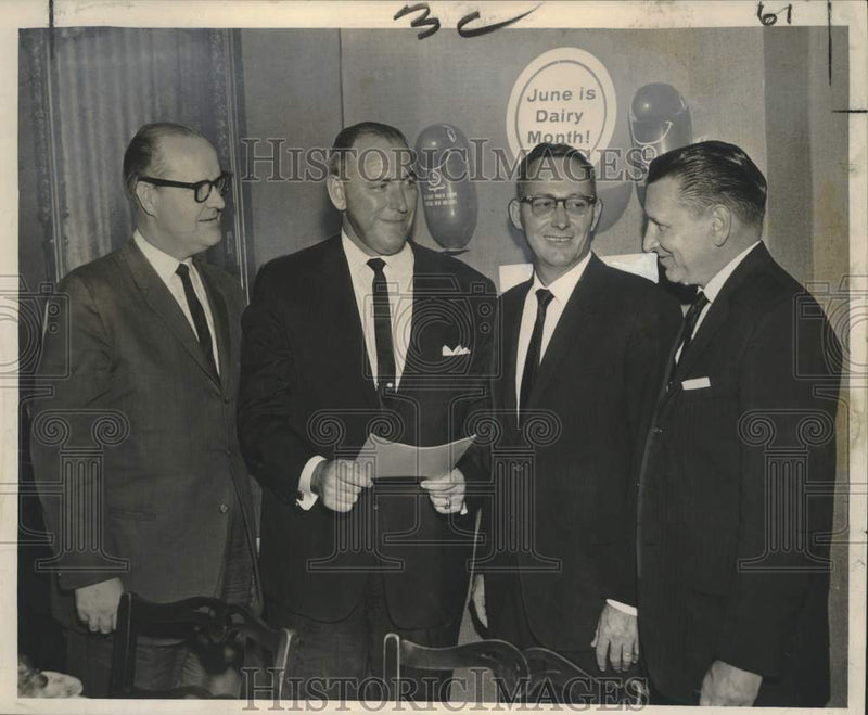 Load image into Gallery viewer, 1963 Press Photo Metropolitan New Orleans June Dairy Month Committee - noo57111
