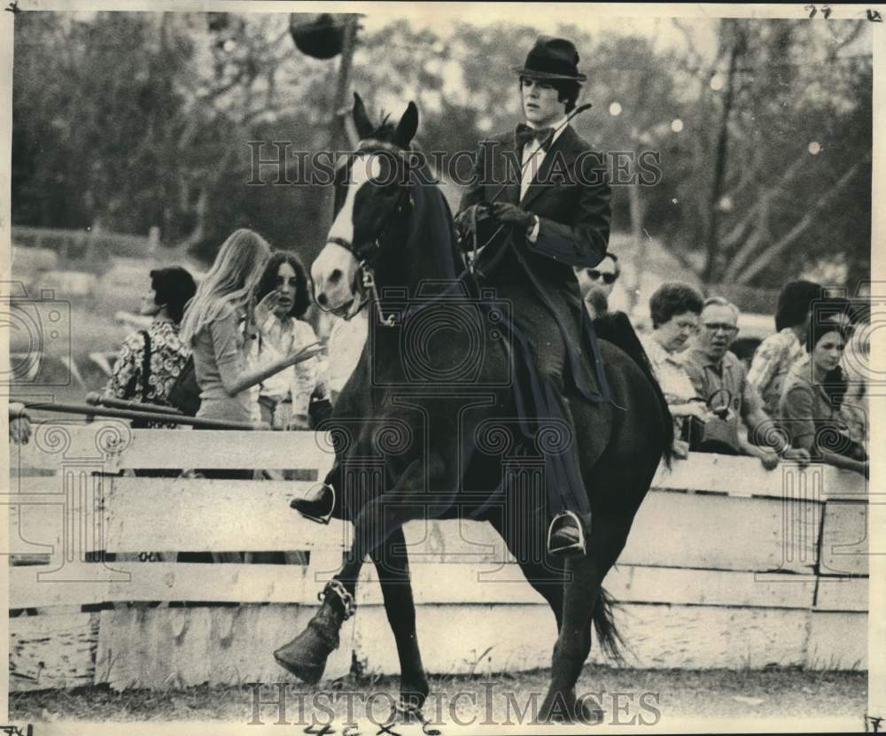 1975 Press Photo Walking Horse Equitation winner Wes Sullivan- St. Martin Show- Historic Images