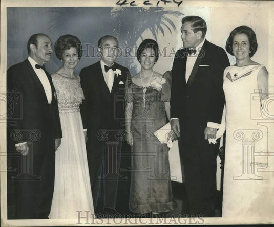 1969 Press Photo Mayor Victor H. Schiro and Reception Attendees at Plimsoll Club