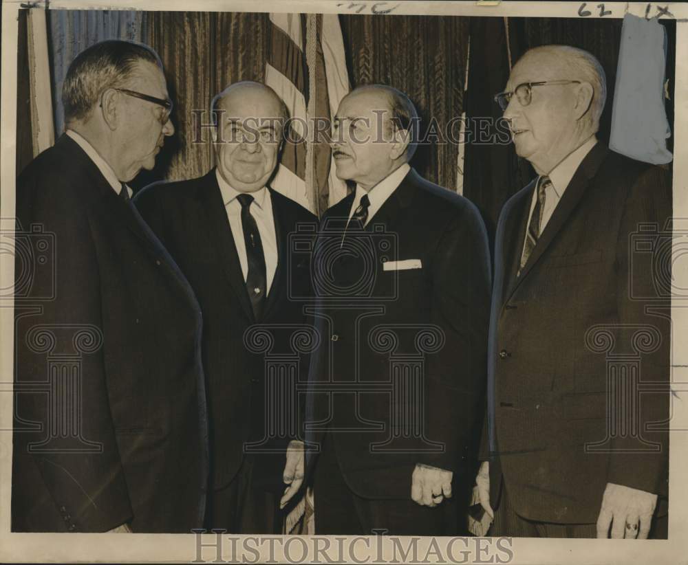 1967 Press Photo Mayor Victor Schiro, company, discuss $2M bakery construction