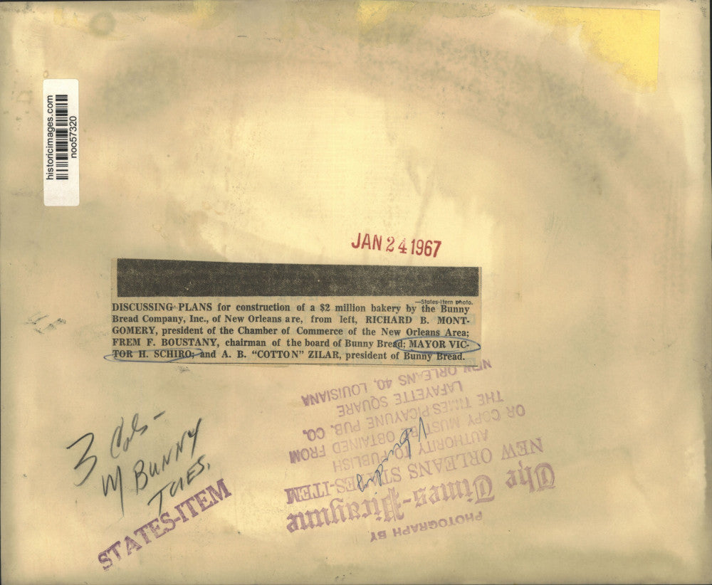 1967 Press Photo Mayor Victor Schiro, company, discuss $2M bakery construction