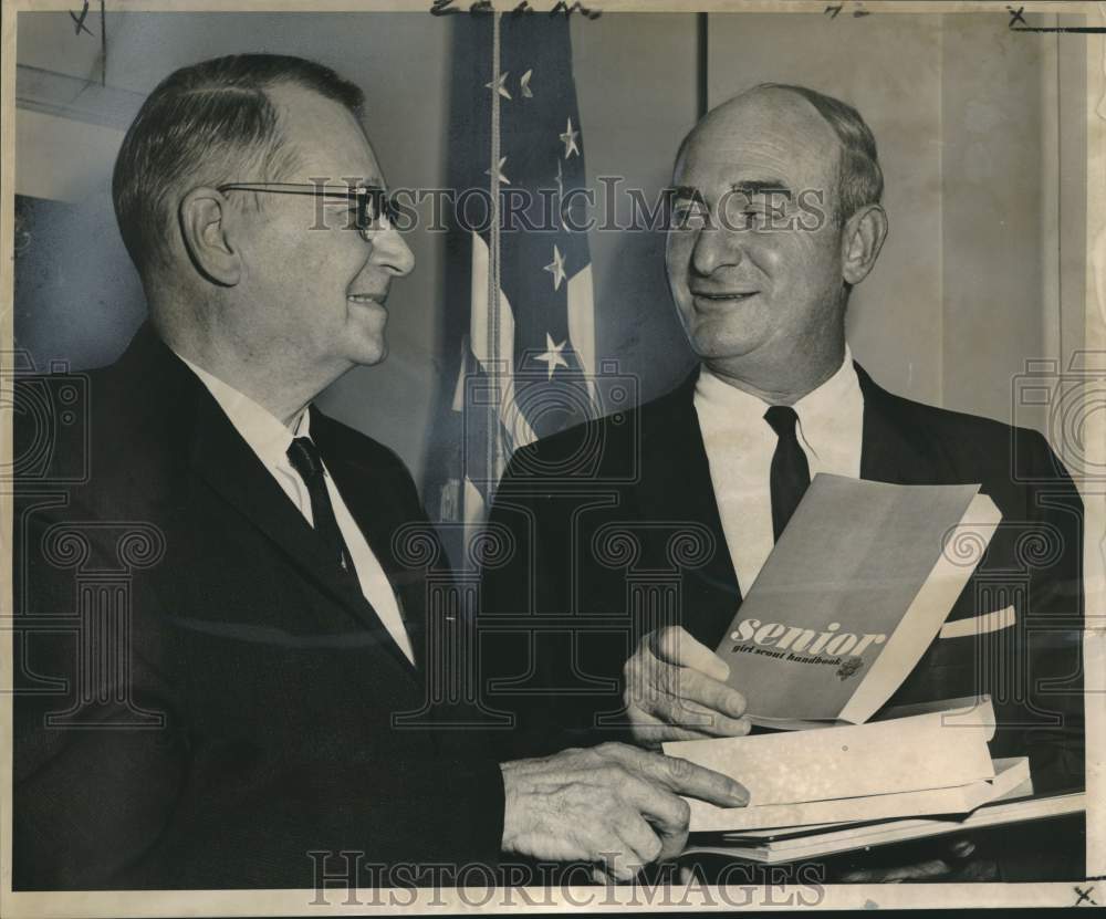 1963 Press Photo Dr. Clarence Scheps with O. Perry Walker at School Board Event- Historic Images