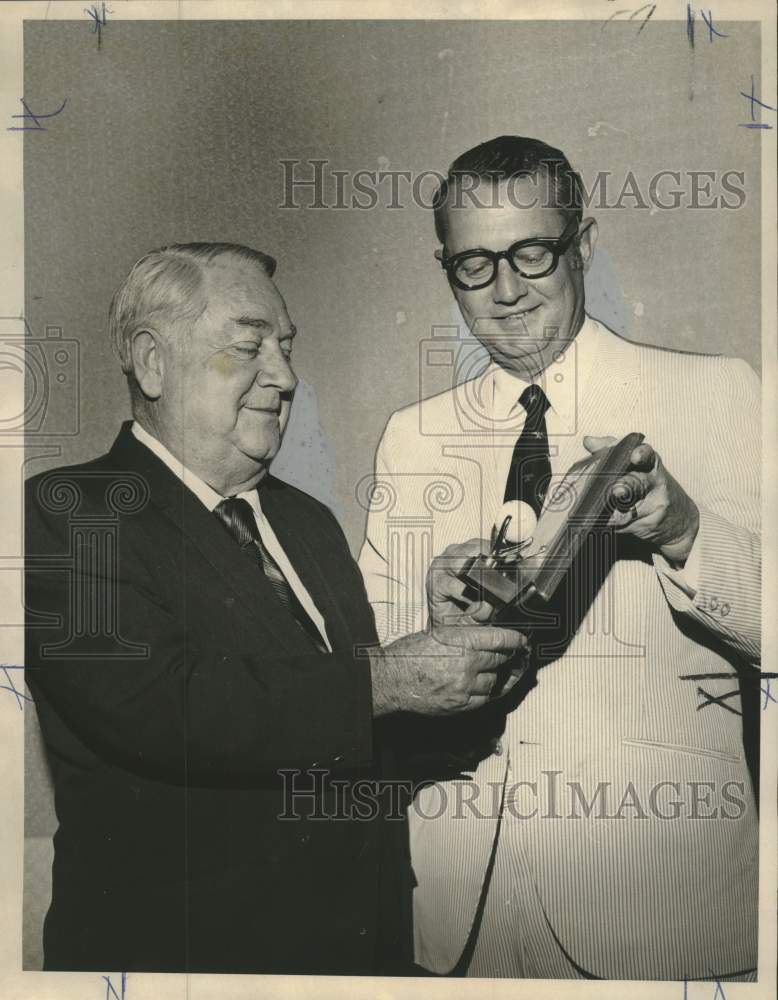 1970 Press Photo New &amp; Outgoing Chairman, Greater New Orleans Open Golf Tourney- Historic Images