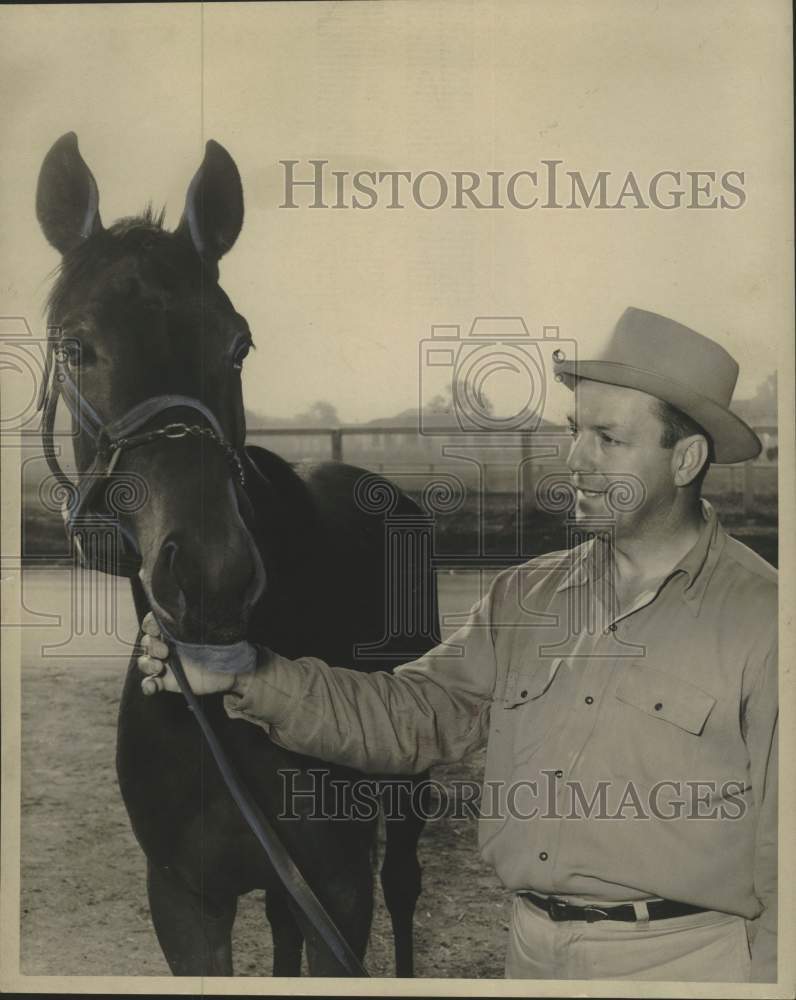 Press Photo William B. Russegnet Jr., Owner/Trainer of Race Horses with Dynastic- Historic Images