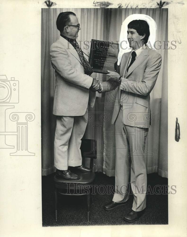 1978 Press Photo Principal Dr. David Lutenbacher talks on chair to Ricky Robey- Historic Images