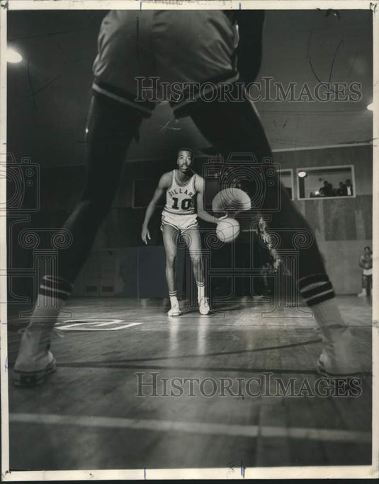 1966 Press Photo Basketball-Marlbert Pradd warming up before Dillard game- Historic Images