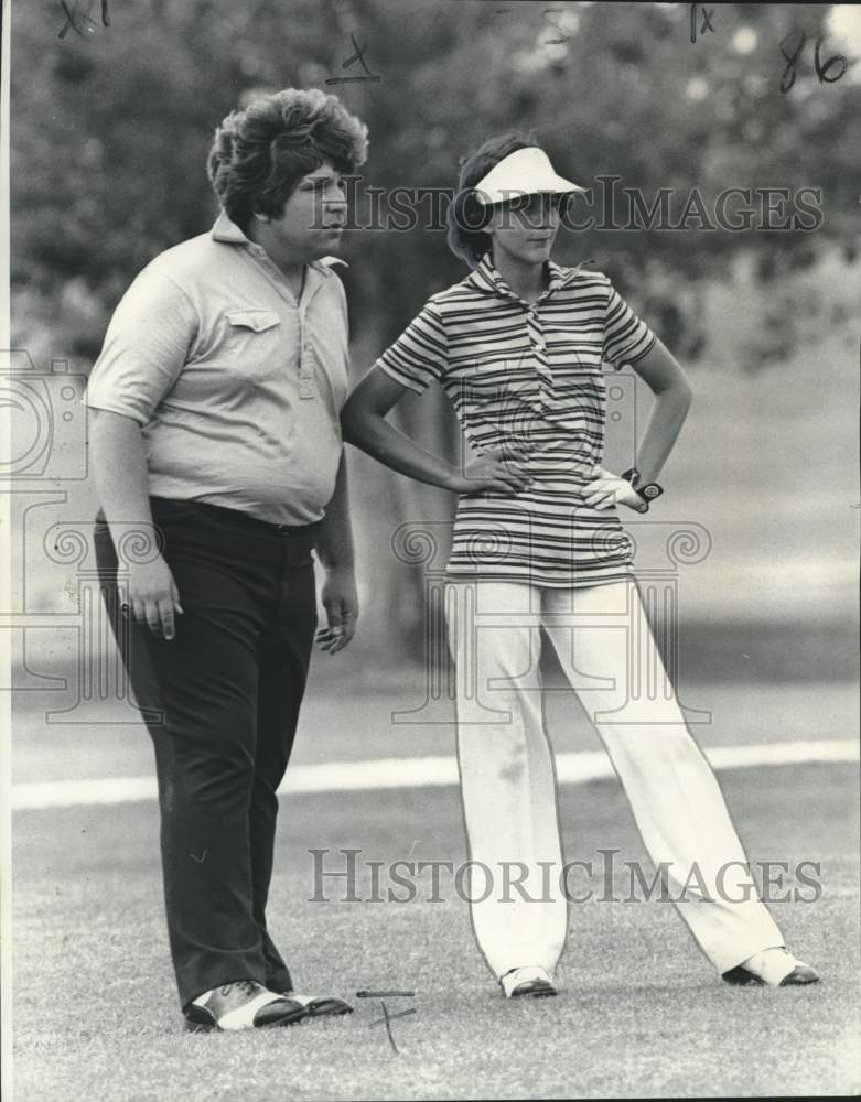 1976 Press Photo Golf - NOWGA Champ Jane Rosen with caddy Warren Cervini III- Historic Images