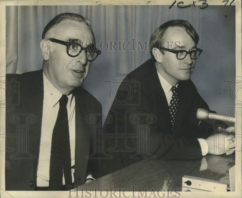 Load image into Gallery viewer, 1969 Press Photo Abraham Ribicoff and James Wilson speak at Direction '69
