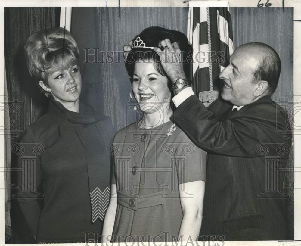 1967 Press Photo National Beauty Salon Week Queen in New Orleans - noo58427
