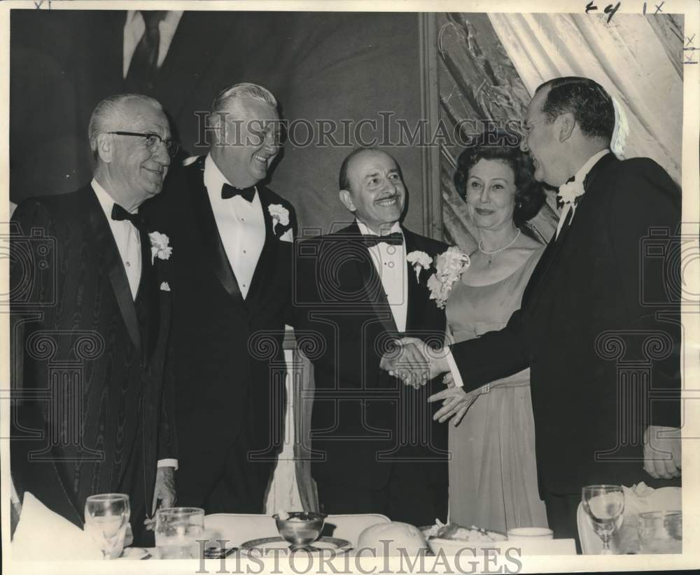 1966 Press Photo Dignitaries at Mayor Victor H. Schiro's testimonial banquet