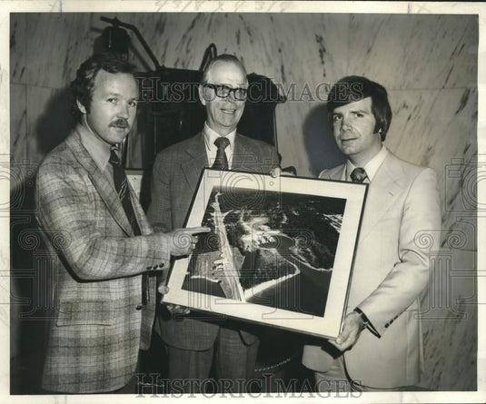 1978 Press Photo Announcing plans to build the Mariners Square Shopping Center