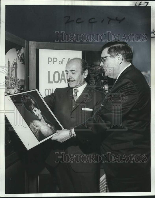 1969 Press Photo Mayor Victor H. Schiro & Earl G. Stanton, Photography at Hotel