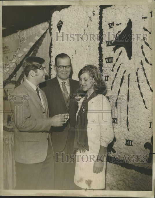1969 Press Photo Attendees at Annual Junior Achievement Trade Fair at Lakeside