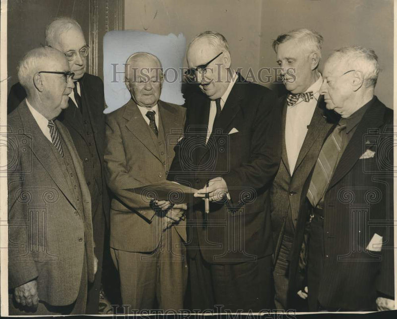 Load image into Gallery viewer, 1957 Press Photo Henry A. Schilling Honored by Times-Picayune Doll &amp; Toy Fund
