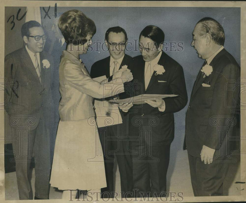 Load image into Gallery viewer, 1969 Press Photo Mrs. Victor Schiro pins medals on three Japanese dignitaries

