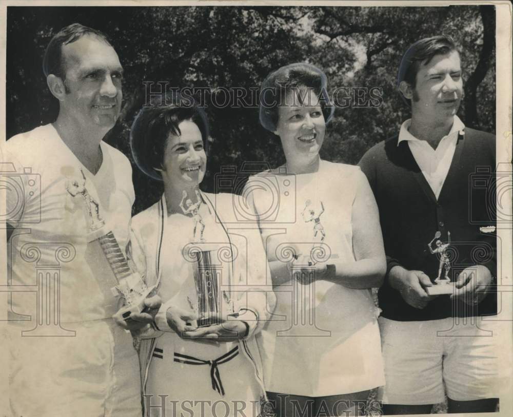 1969 Press Photo Dick Rosenkranz with Boeing Tennis tournament City Park winners- Historic Images