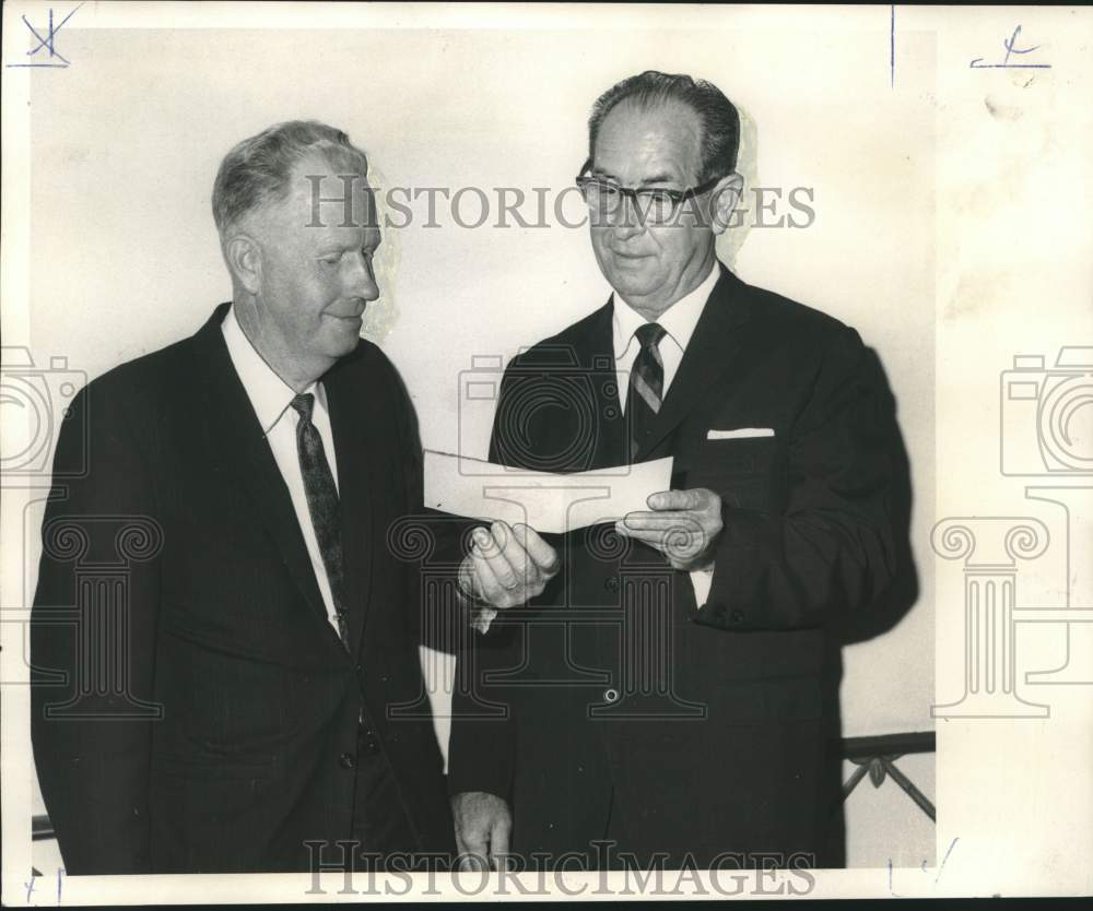 1968 Press Photo International Grand Isle Tarpon Rodeo&#39;s Ticket #1 Presented- Historic Images