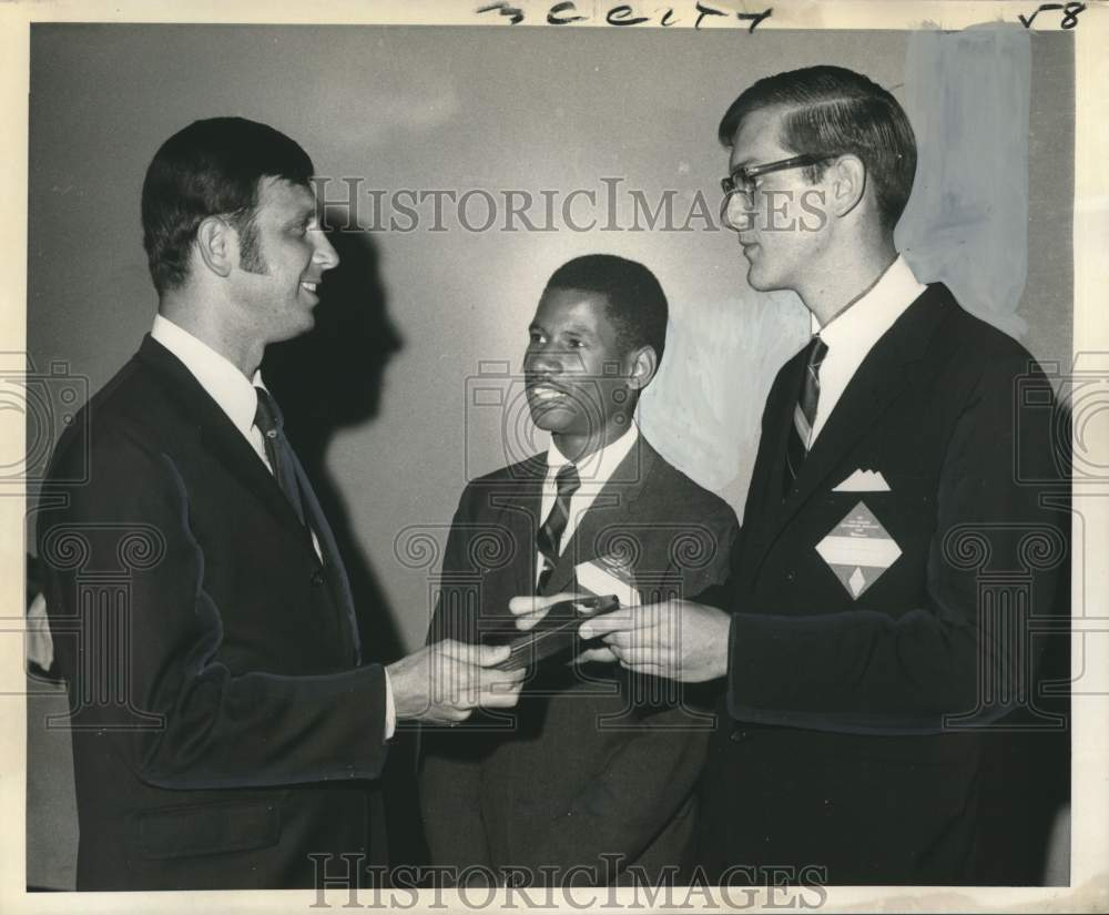 1969 Press Photo New Orleans chapter of Distributive Education honors S Pulitzer