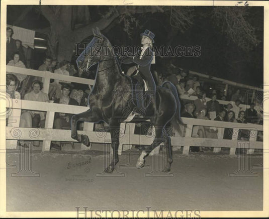 1969 Press Photo New Orleans Charity Horse Show with Mary Jane Fenner and mount- Historic Images