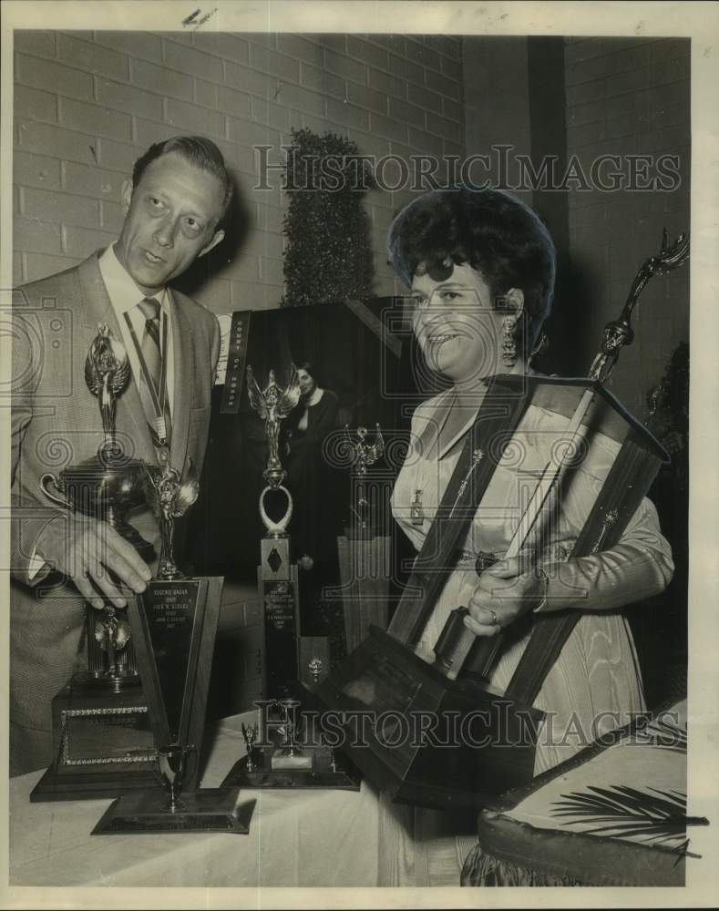 Load image into Gallery viewer, 1969 Press Photo Photographers Awards winner Mrs. Eugene Ragan at Fontainebleau
