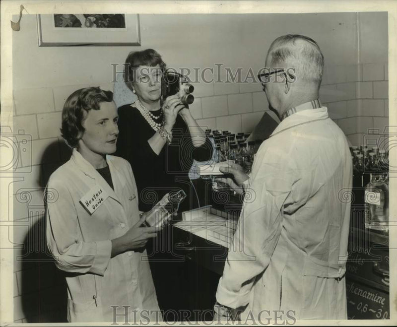 Load image into Gallery viewer, 1960 Press Photo Charity Hospital Volunteers shooting a movie about the hospital
