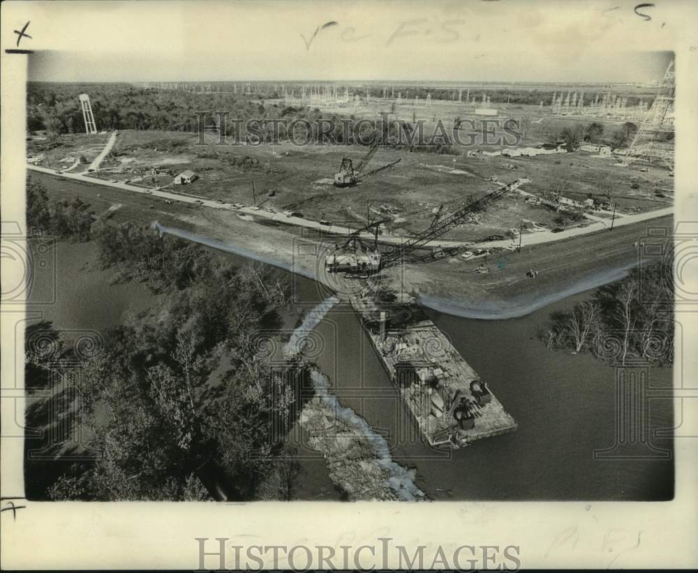 1973 Press Photo Montz, Louisiana levee setback construction by U.A. Army Corps.