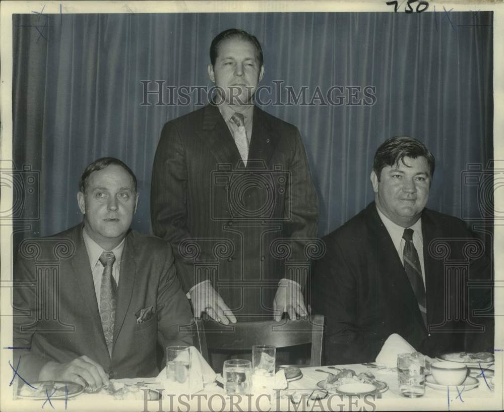 1971 Press Photo New Orleans Saints&#39; J.D. Roberts and other coaches at luncheon- Historic Images