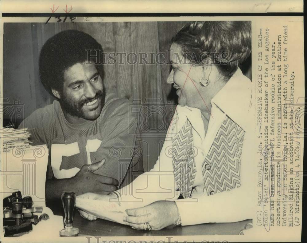 1972 Press Photo Football Rookie of Year Isiah &#39;Butch&#39; Robertson with friend.- Historic Images