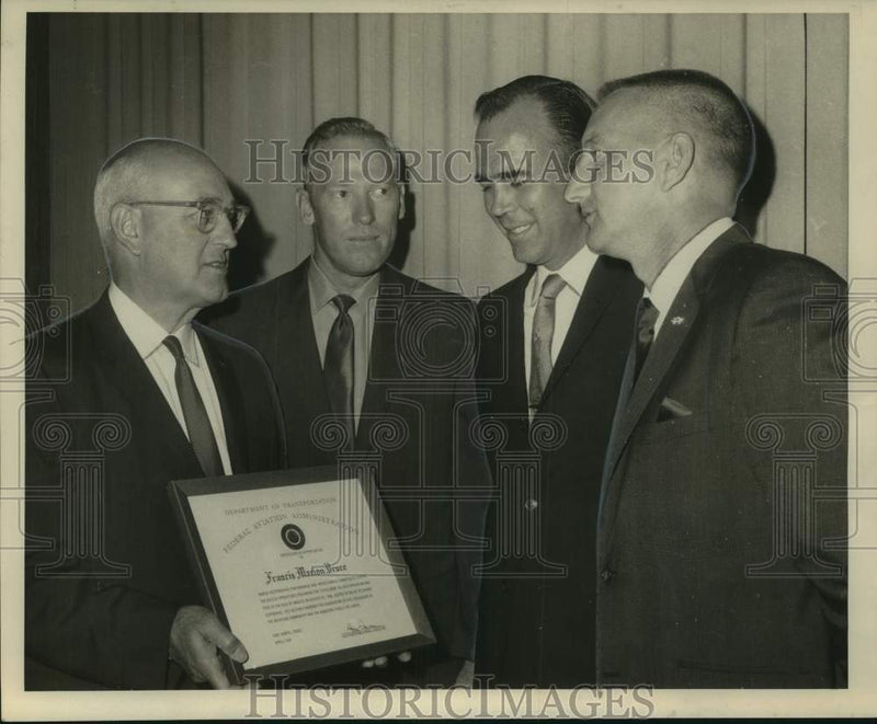 Load image into Gallery viewer, 1969 Press Photo Henry Newman gives awards to Chevron Oil Company employees
