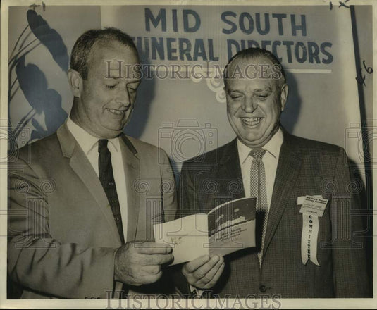 1964 Press Photo Ralph S. Turner, companion at Funeral Directors' Convention
