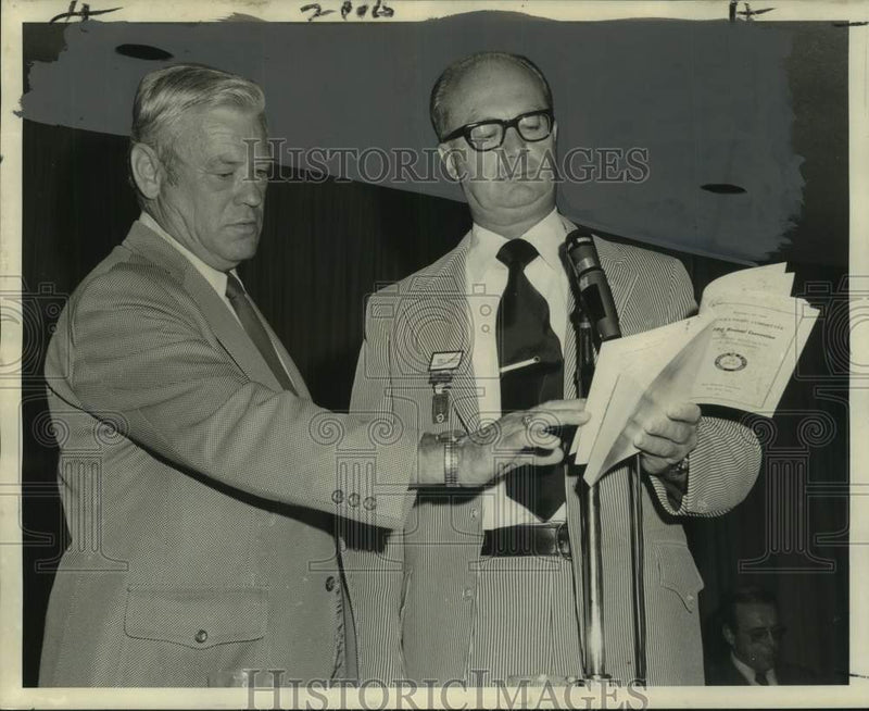 Load image into Gallery viewer, 1972 Press Photo National Association of Letter Carriers Convention Attendees
