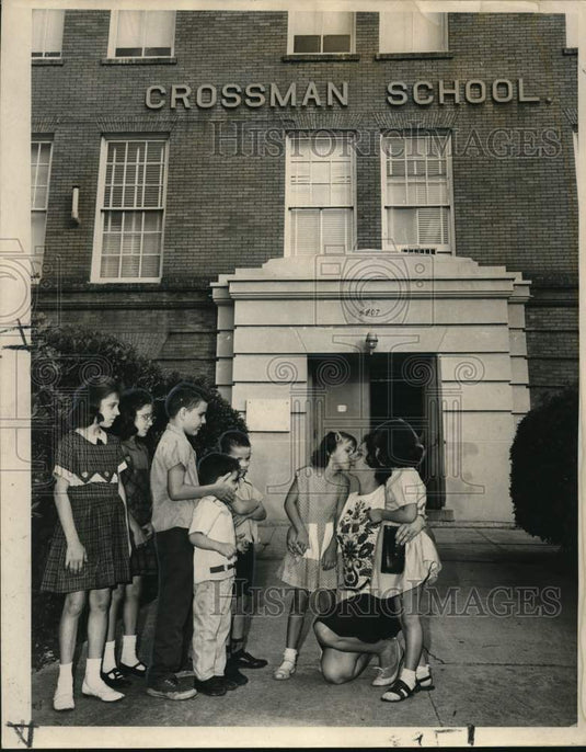 1969 Press Photo Mrs. Elton Clouatre with children at Crossman School First Day