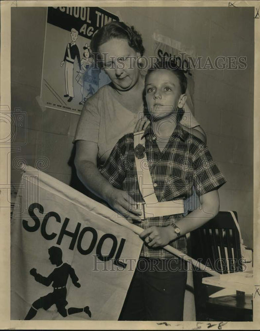 1959 Press Photo School opens w/ safety patrolman Francis Plaideau & his mother- Historic Images