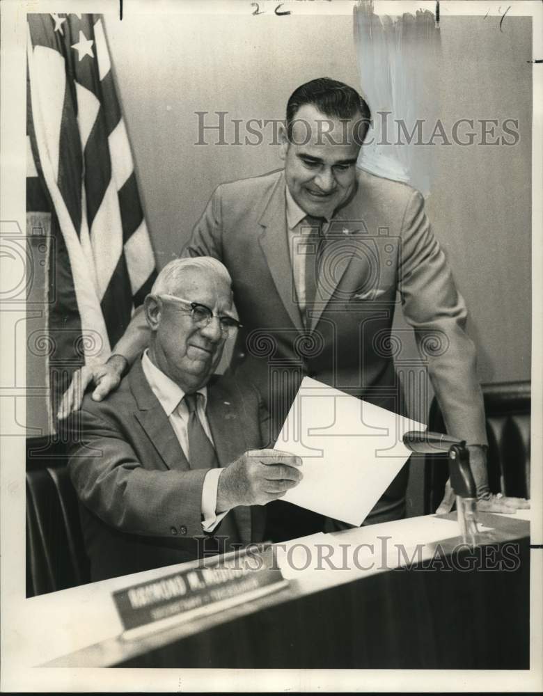 Load image into Gallery viewer, 1970 Press Photo St. Bernard Police Jury Henry Schindler and Roy Gonzales chat
