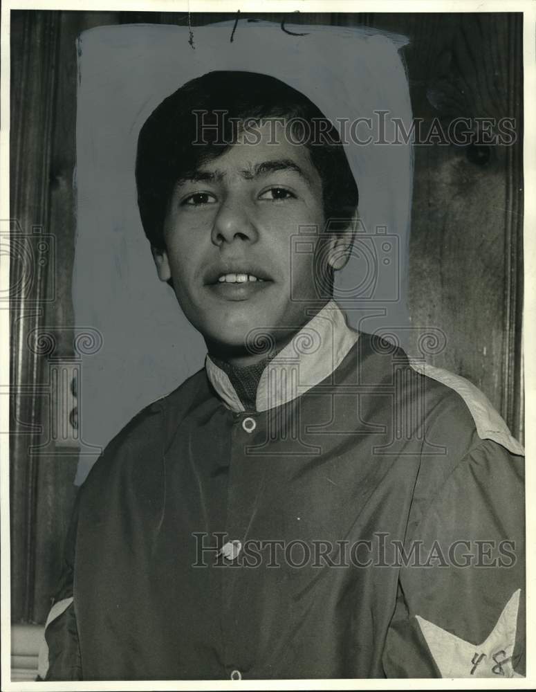 1972 Press Photo Oscar Sanchez, rides $102 double at Centennial racing- Historic Images