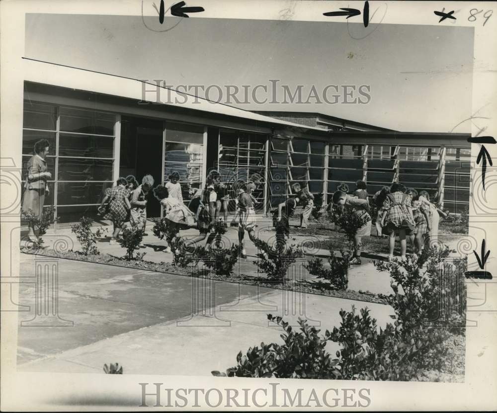 1951 Press Photo School Kindergarten Classes - noo62792- Historic Images