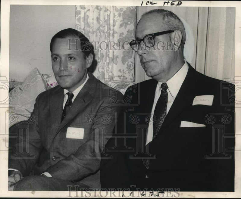 Load image into Gallery viewer, 1969 Press Photo Donald F. Schultz &amp; Frank Friedler Jr of Travelers Aid Society
