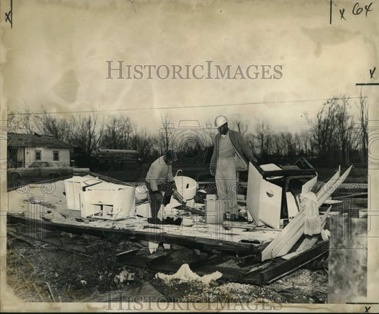 1966 Press Photo Edward Taylor & son Clyde searching ruins of their home-Tornado
