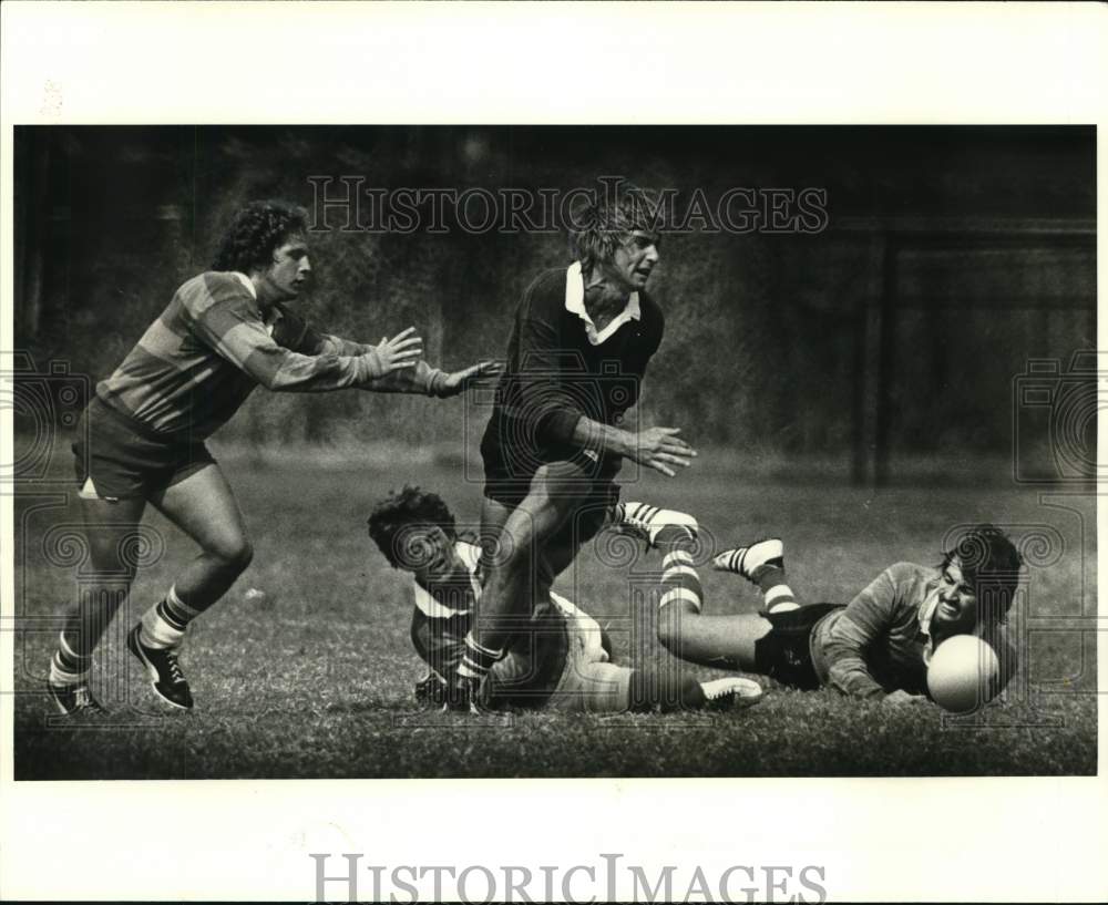 1978 Press Photo When the ball gets loose, players scramble- Rugby - noo63007- Historic Images