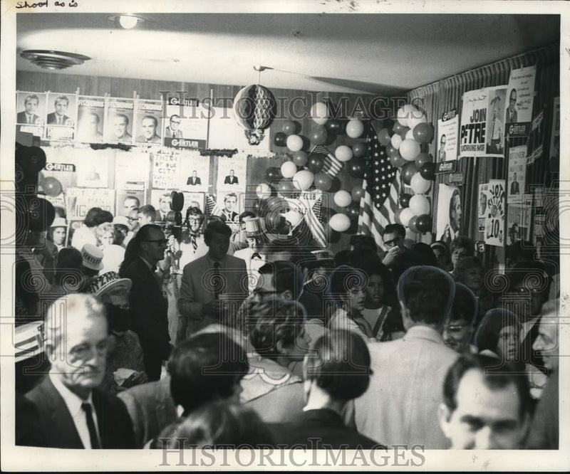 Load image into Gallery viewer, 1969 Press Photo New Orleans Press Club Jamboree guests and mayoral candidates
