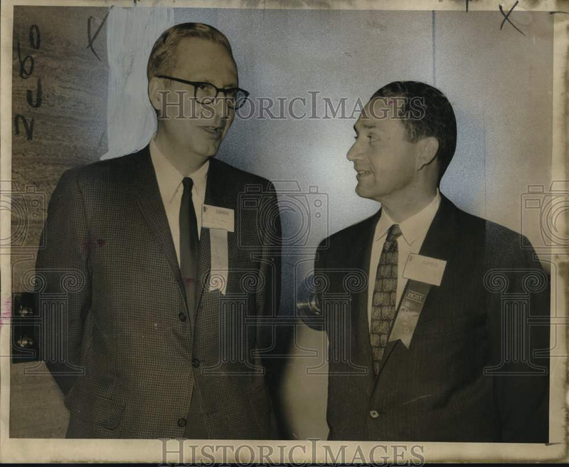 Load image into Gallery viewer, 1966 Press Photo Drs. Joseph Hass and C.L. Samson chat at Ophthalmology session

