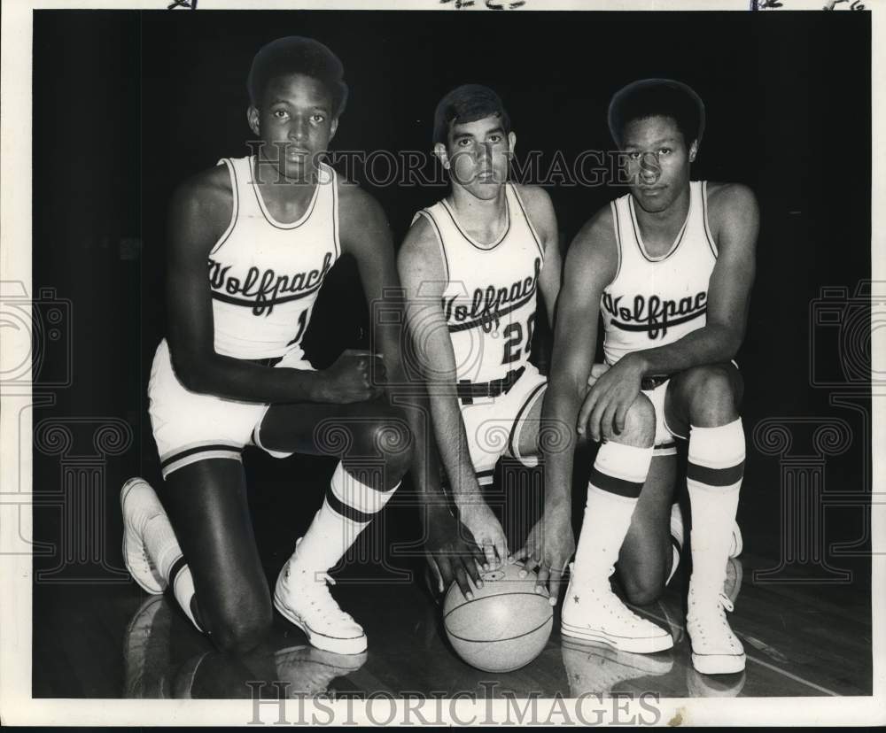 1969 Press Photo Charles Jones, Gary Sanborn &amp; Bob Bissant, Loyola Basketball- Historic Images