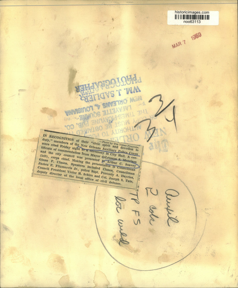 1959 Press Photo Glenn Clasen commends New Orleans Auxiliary Police Corps