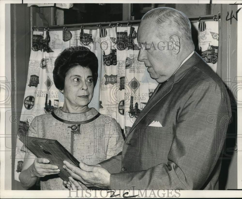 1967 Press Photo Mrs. Roy Schwarz honored by New Orleans Travelers Aid Society
