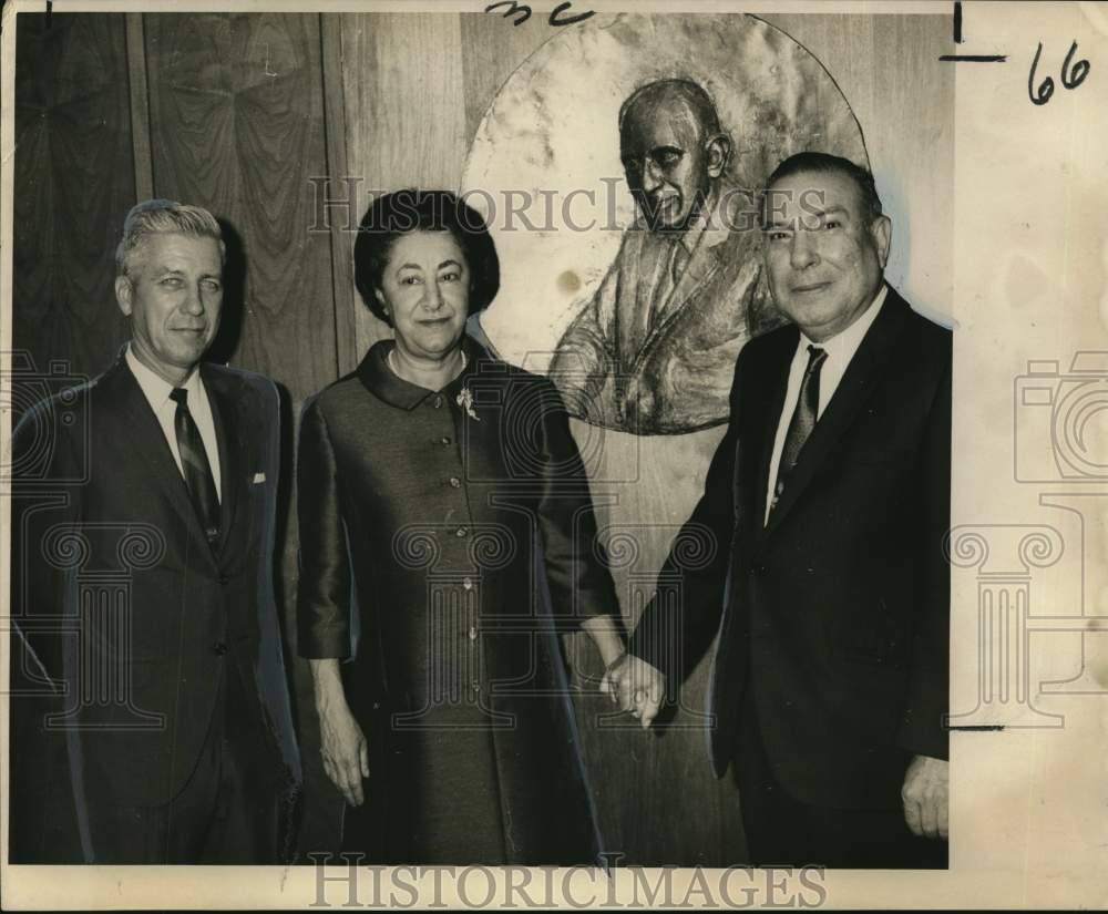 1967 Press Photo Mrs. H.T. Shalett and principals Shalett plaque unveiling
