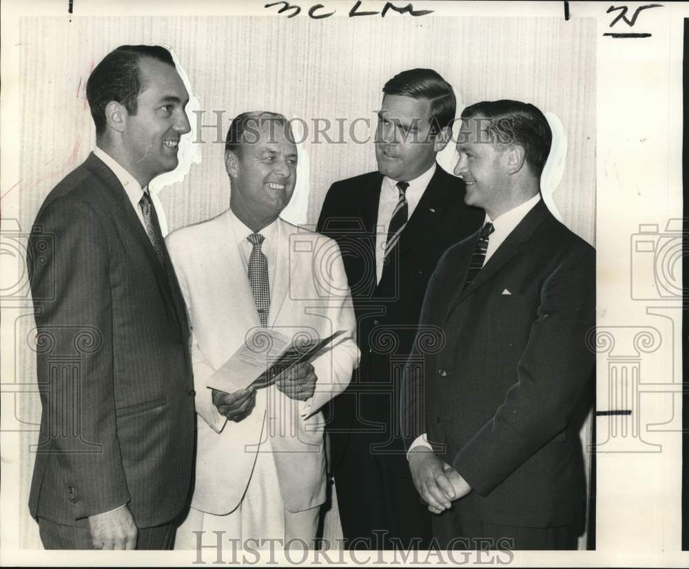 1968 Press Photo Philip Schoen III with morticians convention participants.