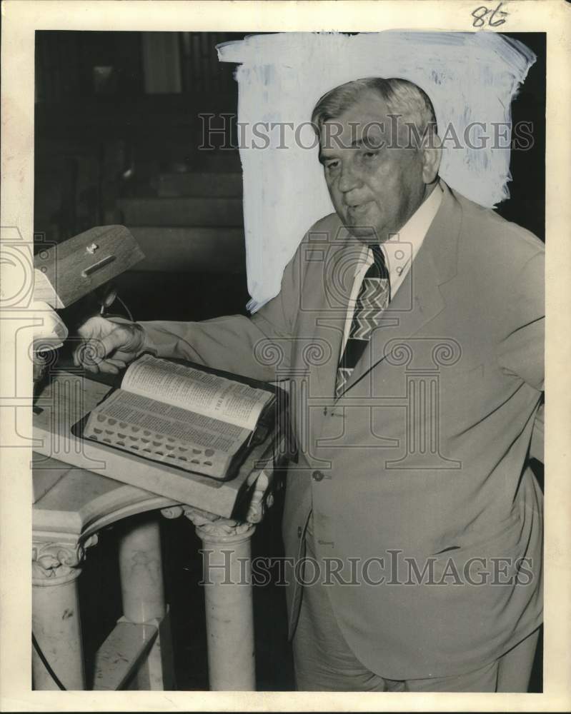 1949 Press Photo Reverend Louis Schweickhardt, Pastor in New Orleans - noo63395